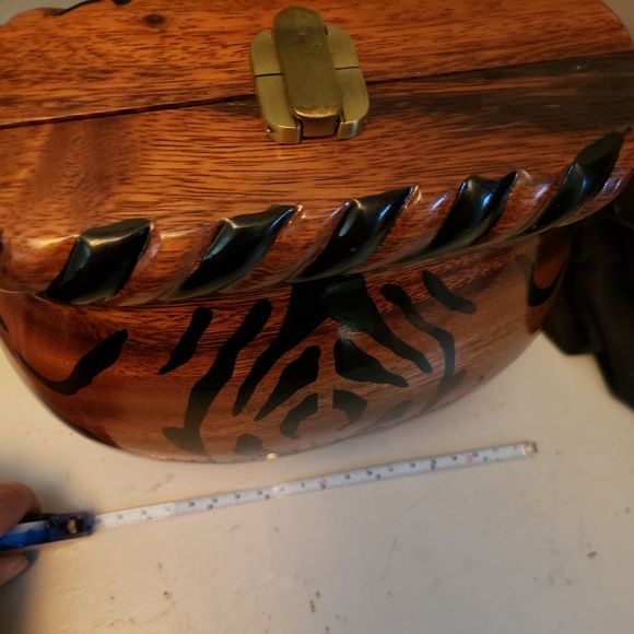 Timmy Woods of Beverly Hills Rare Hand Carved Tiger Striped Wooden Purse - Picture 3 of 8